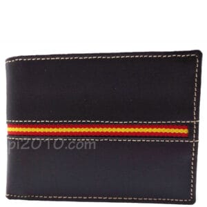 Cartera marrón de piel con cinta con la bandera de España en la parte central