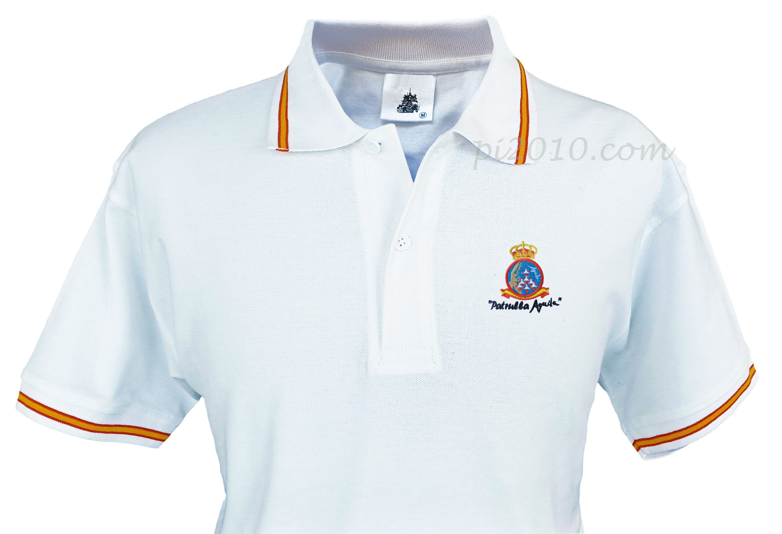 Polo blanco Patrulla Águila. Polo con la bandera de España en cuello y mangas
