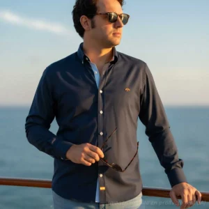 Camisa marino con interior celeste y bandera de España en hombre