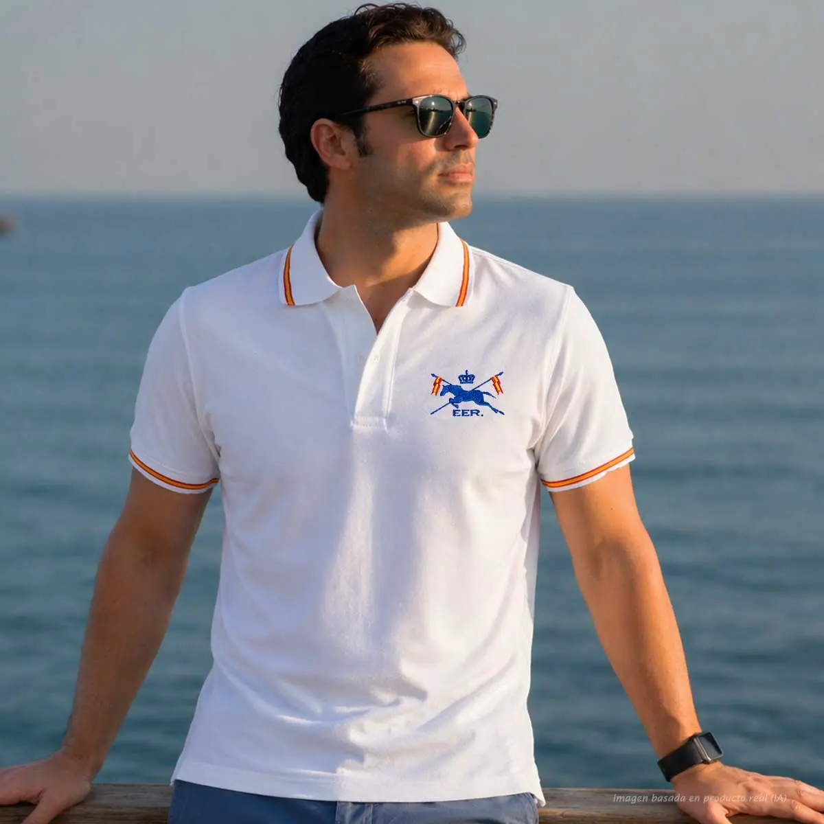 Polo Escuadrón de Escolta Real blanco hombre con bandera de España en cuello