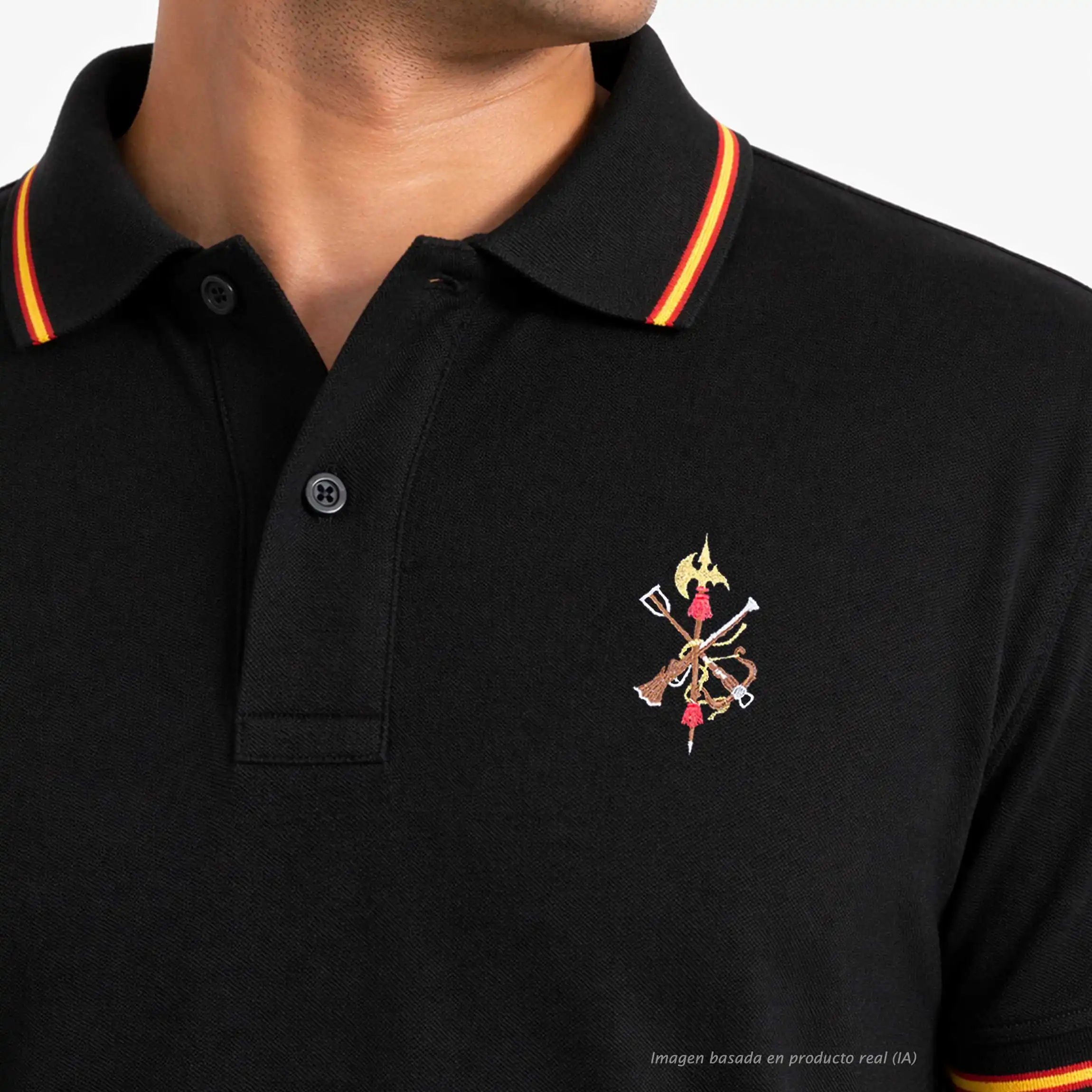 Detalle emblema Legión Española bordado en polo negro